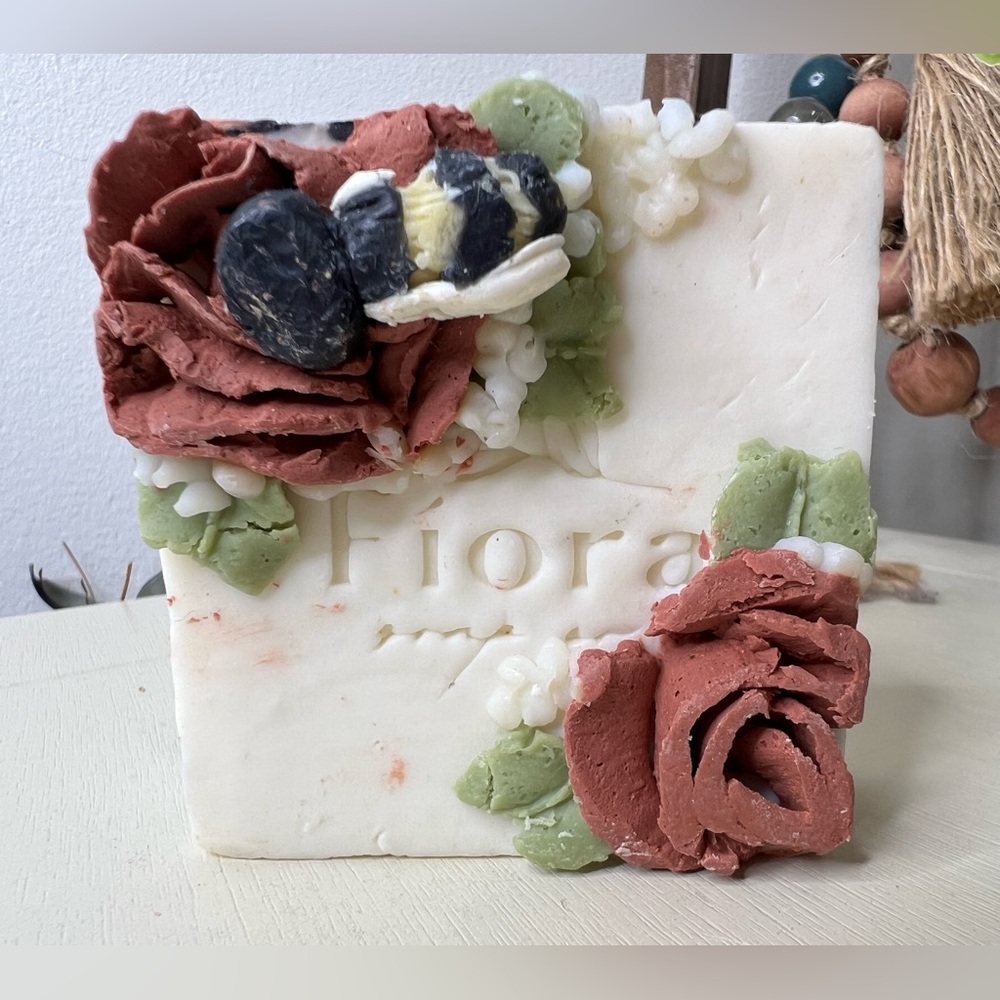 Brand New-Fiora Soap Co Bee in the Bloom Homemade Soap